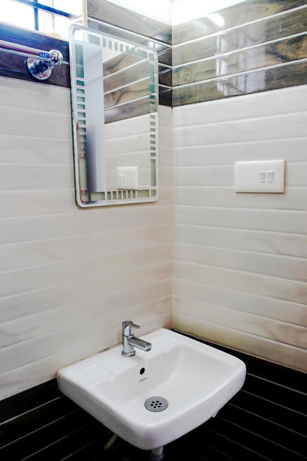 Hotel Reach Residency Kochi Exterior foto