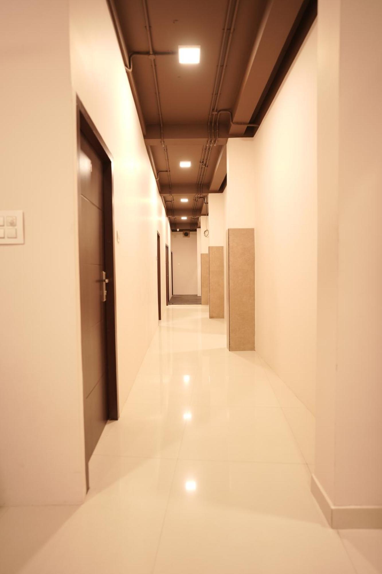 Hotel Reach Residency Kochi Exterior foto